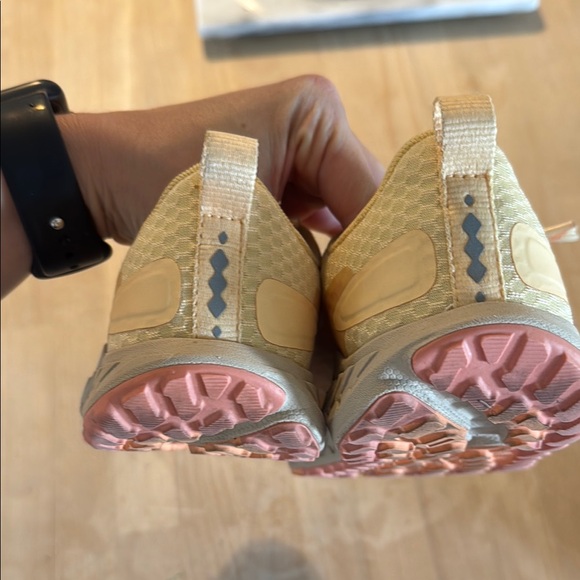 Altra Yellow Running Shoes - Picture 2 of 4